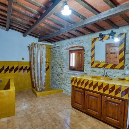 Canapost Holiday home Peratallada